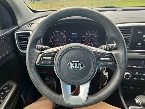 Used 2021 Kia Sportage LX FWD image 17