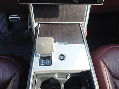 Used 2024 Land Rover Range Rover SE AWD/4WD image 29
