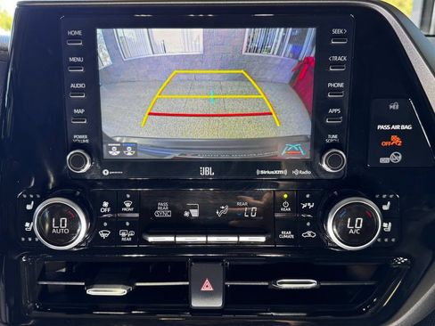 Used 2021 Toyota Highlander Limited AWD/4WD image 34