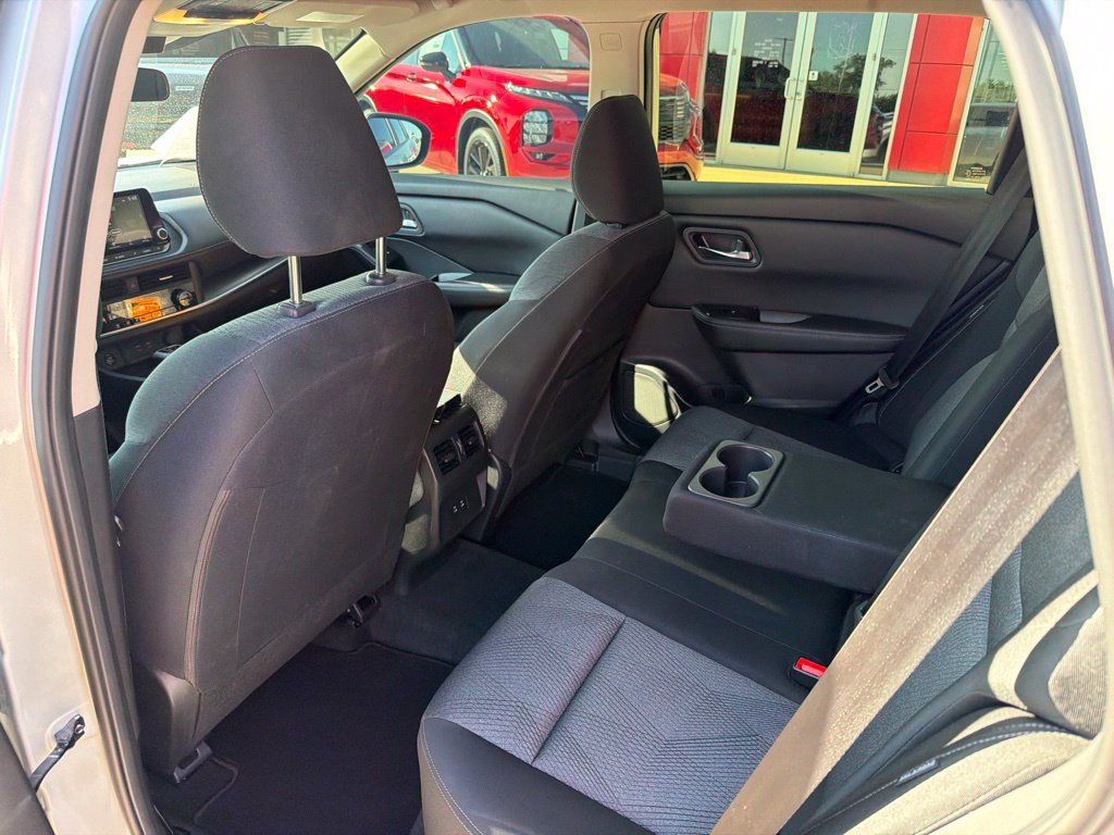 Used 2025 Nissan Rogue SV FWD image 15
