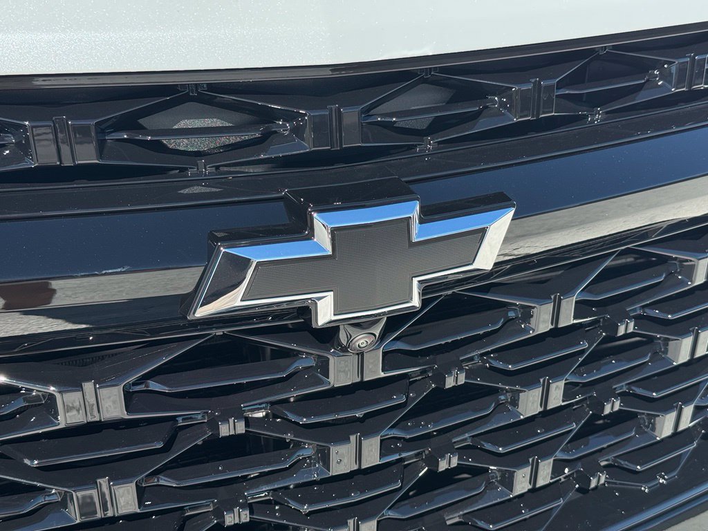 New 2027 Chevrolet Traverse RS w/ LPO, Floor Liner Package FWD image 9
