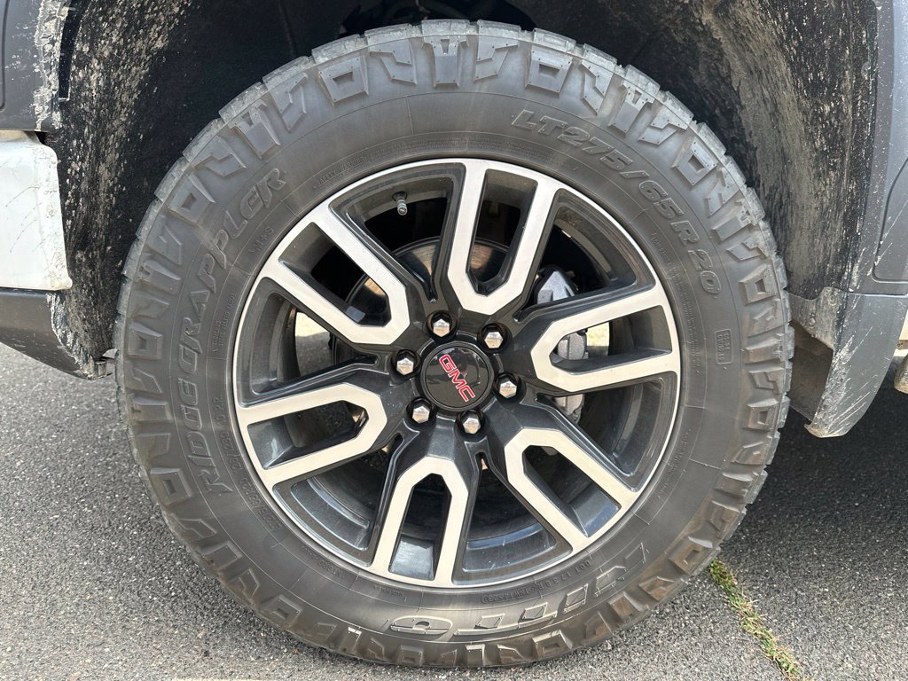 Used 2024 GMC Sierra 1500 AT4 w/ Technology Package AWD/4WD image 5