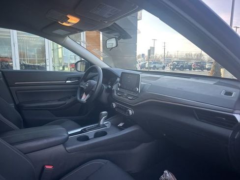 Used 2025 Nissan Altima 2.5 SV image 14