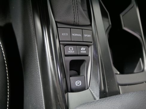 Used 2025 Toyota Camry SE FWD image 30