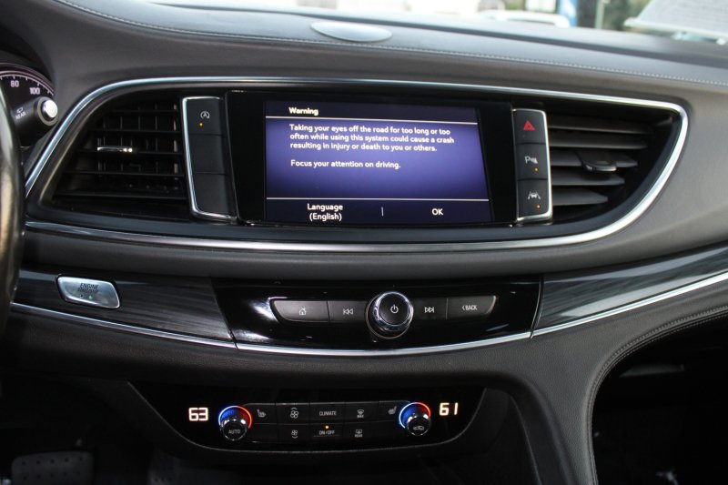 Used 2022 Buick Enclave Essence FWD image 14