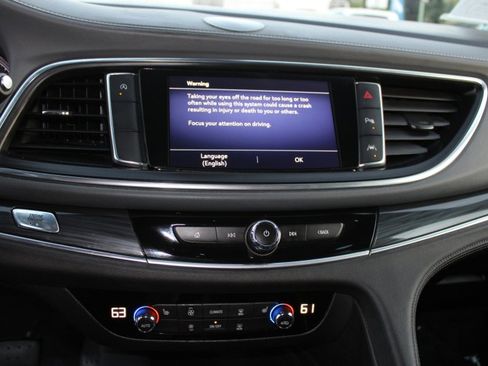 Used 2022 Buick Enclave Essence image 14