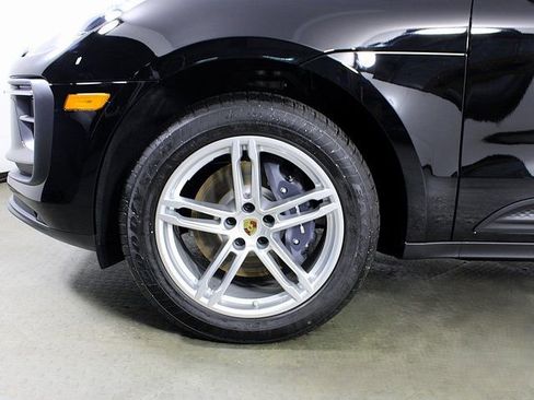 Certified 2025 Porsche Macan image 12