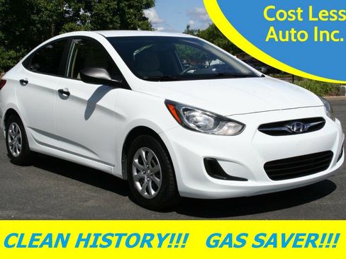 Used 2013 Hyundai Accent GLS FWD image 2