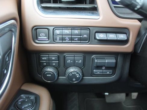 Used 2024 Chevrolet Tahoe High Country w/ Advanced Technology Package AWD/4WD image 31