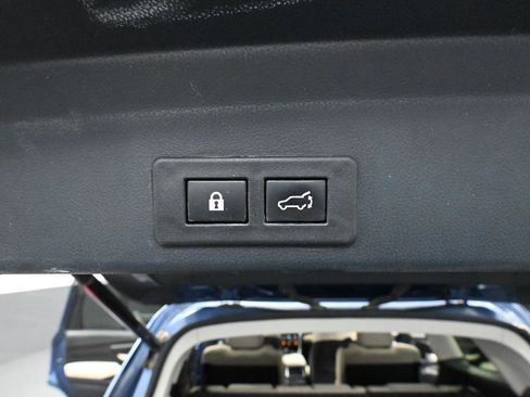 Used 2021 Subaru Ascent Premium w/ Convenience Package image 44