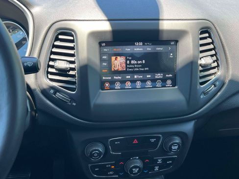 Used 2019 Jeep Compass Latitude w/ Cold Weather Group AWD/4WD image 15