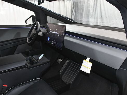Used 2025 Tesla Cybertruck AWD Crew Cab image 59