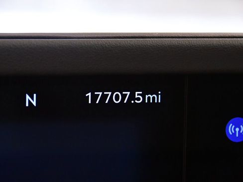 Used 2024 Lincoln Nautilus Reserve w/ Equipment Group 203A image 15