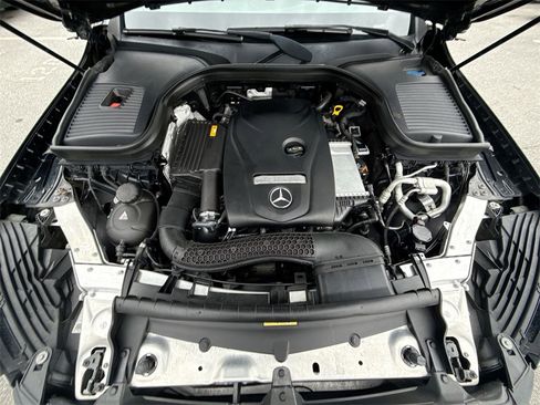 Used 2019 Mercedes-Benz GLC 300 4MATIC w/ AMG Line image 18