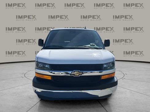 Used 2025 Chevrolet Express 3500 LT w/ LT Preferred Equipment Group RWD image 8