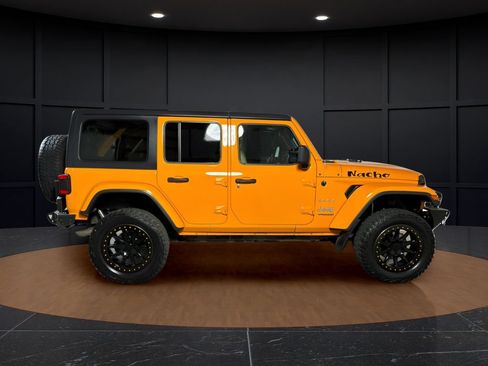 Used 2018 Jeep Wrangler Unlimited Sahara w/ Uconnect 4C Nav & Sound Group AWD/4WD image 6