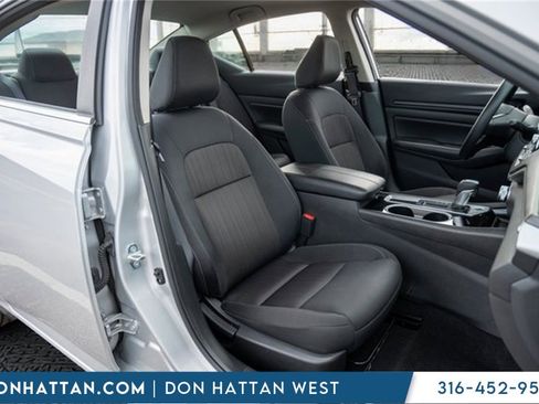 Used 2024 Nissan Altima 2.5 SV image 25