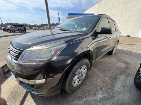Used 2016 Chevrolet Traverse LS image 2