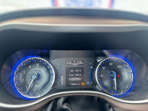 Used 2019 Chrysler Pacifica Touring-L FWD image 42