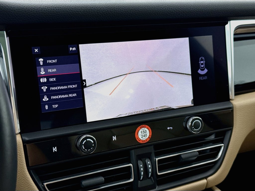 Certified 2025 Porsche Macan AWD/4WD image 20