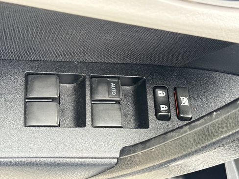 Used 2016 Toyota Corolla LE FWD image 14