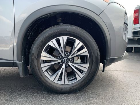 Used 2023 Nissan Rogue SV image 34