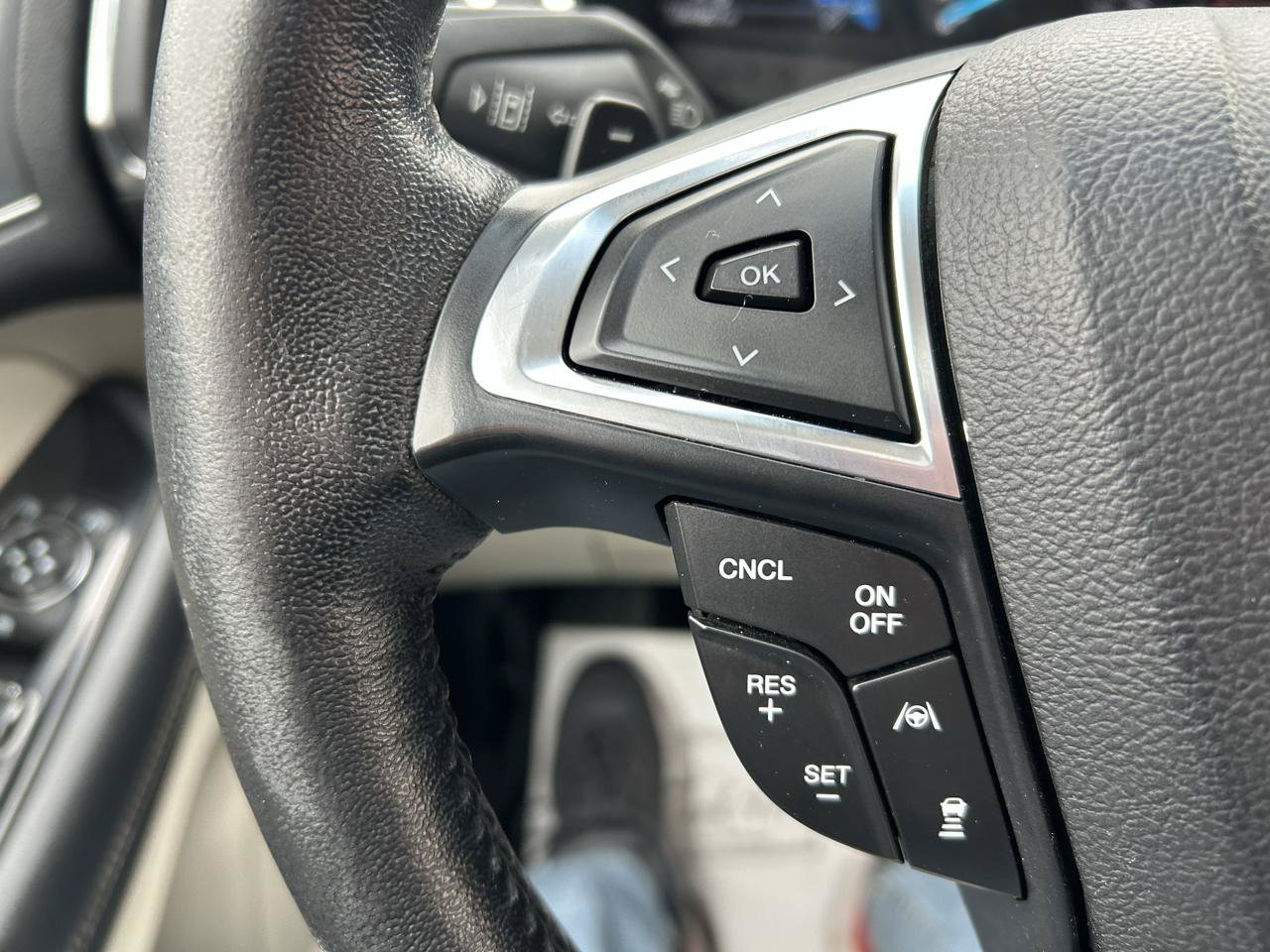 Used 2019 Ford Edge Titanium w/ Cold Weather Package AWD/4WD image 18
