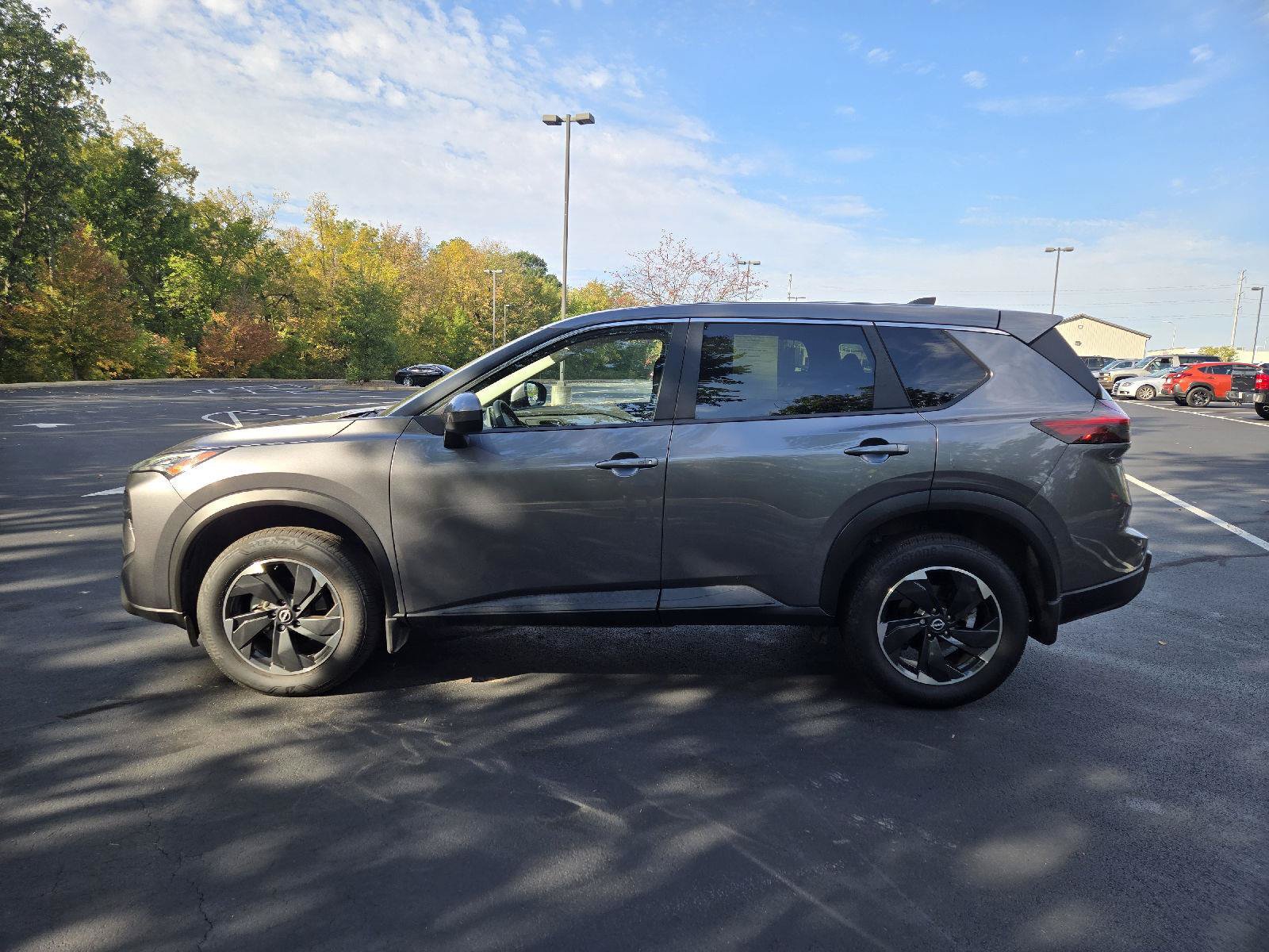 Used 2025 Nissan Rogue SV AWD/4WD image 5