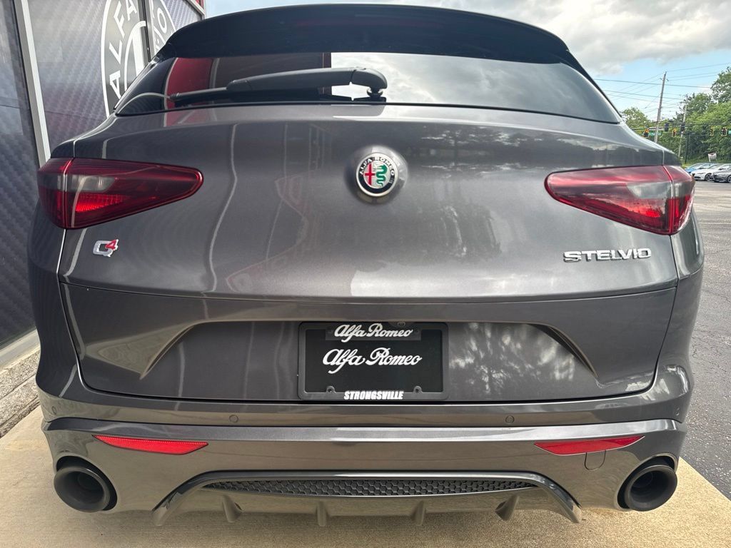 Used 2023 Alfa Romeo Stelvio Veloce AWD/4WD image 10