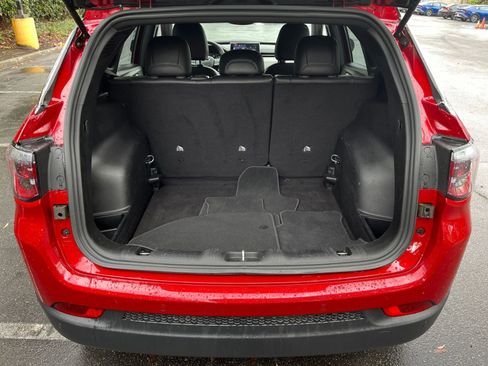 Used 2025 Jeep Compass Limited image 32