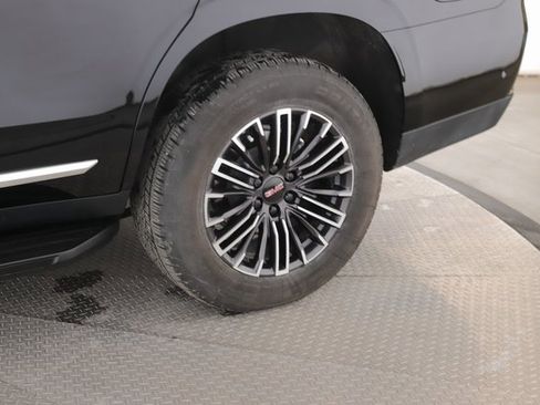 Used 2025 GMC Yukon Elevation image 14