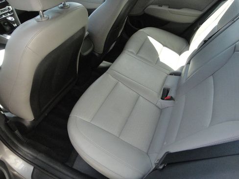 Used 2020 Hyundai Elantra Limited w/ Cargo Package (C1) FWD image 12