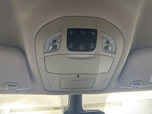 Used 2024 Chrysler Pacifica Touring-L image 28