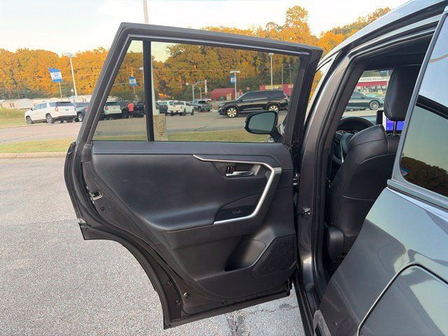 Used 2024 Toyota RAV4 XSE AWD/4WD image 5