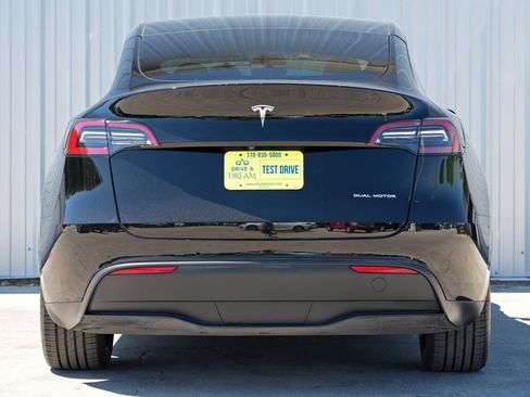 Used 2021 Tesla Model Y Long Range image 11
