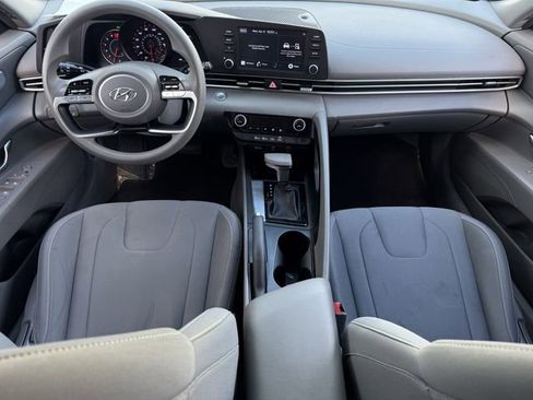 Used 2022 Hyundai Elantra SEL image 9