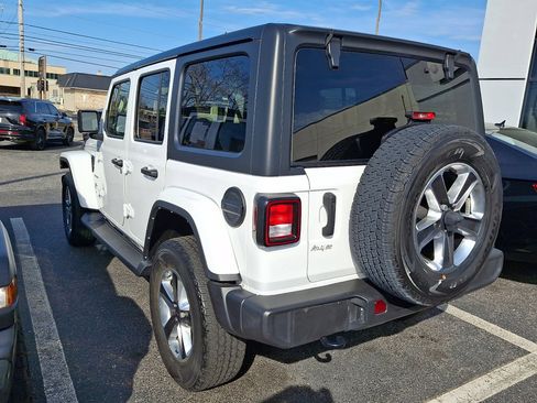 Used 2022 Jeep Wrangler Unlimited Sahara w/ Cold Weather Group image 5