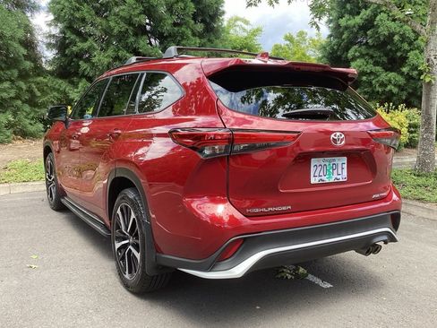 Used 2021 Toyota Highlander XSE AWD/4WD image 11