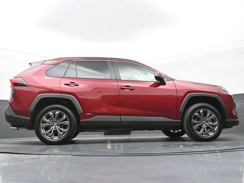 Used 2023 Toyota RAV4 XLE Premium image 41