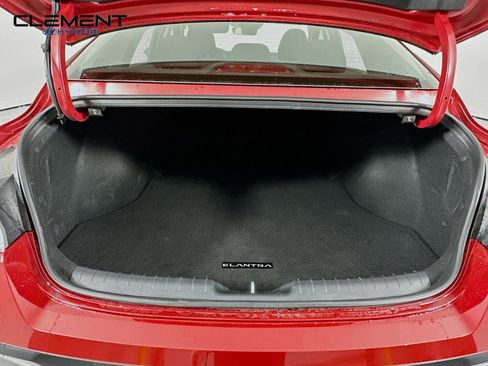 New 2025 Hyundai Elantra SEL image 9