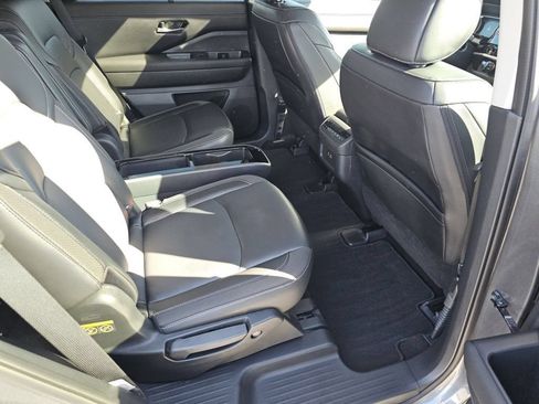 Used 2025 Nissan Pathfinder SL w/ SL Premium Package AWD/4WD image 27