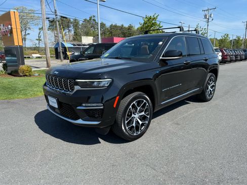 Used 2023 Jeep Grand Cherokee Summit AWD/4WD image 4