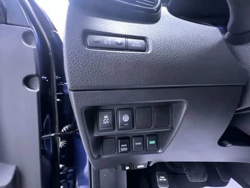 Used 2022 Nissan Rogue Sport S image 16