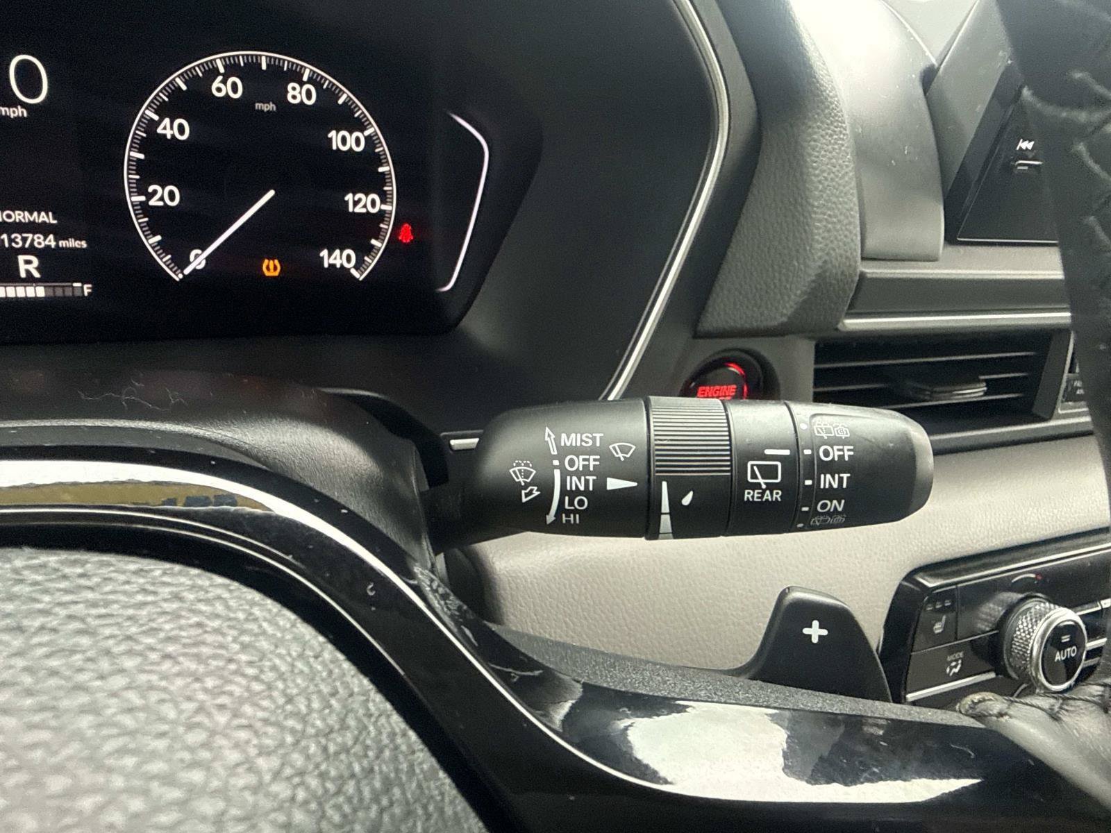 Used 2025 Honda Pilot EX-L image 32
