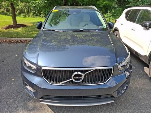 Used 2021 Volvo XC40 T5 Momentum w/ Premium Package AWD/4WD image 2