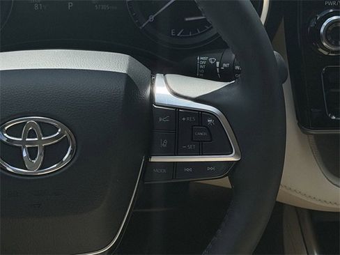 Used 2020 Toyota Highlander Limited image 13
