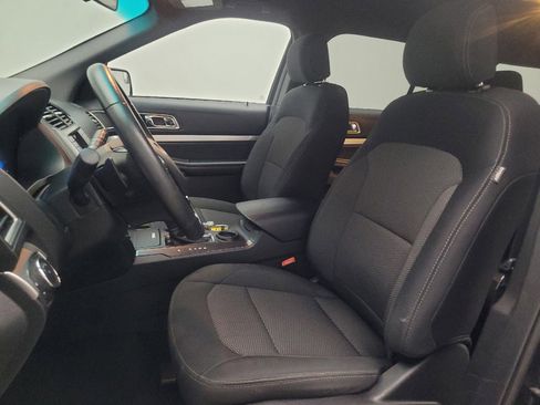 Used 2017 Ford Explorer XLT FWD image 17