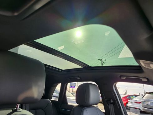 Certified 2025 Audi Q3 2.0T Premium Plus image 21