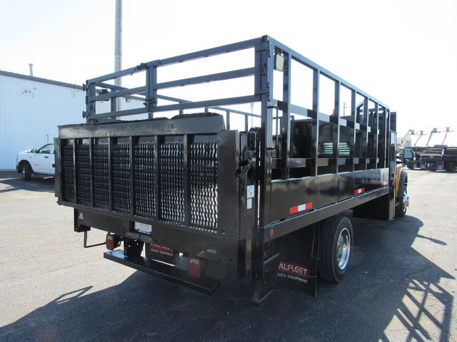 Used 2017 Ford F550 2WD Regular Cab Super Duty image 5