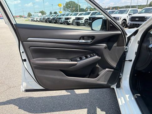 Used 2024 Nissan Altima 2.5 SR AWD/4WD image 13